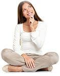 femme blanche brune pensive sur un fond blanc - WeightWorld