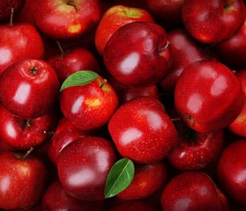plusieurs pommes rouges en vrac - fruits de saison plusieurs pommes rouges en vrac - fruits de saison