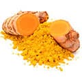 curcuma coupé en deux avec de la poudre de curcuma naturelle