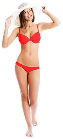 femme blanche svelte en maillot de bain rouge et chapeau blanc