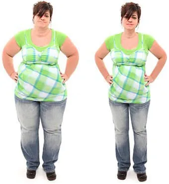 femme brune en jean montrant son evolution de poids avant et apres