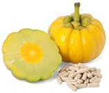 fruit du garcinia cambogia avec des gelules sur un fond blanc