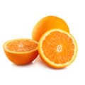 Deux oranges oranges. On est réduit de moitié afin que vous puissiez voir la pulpe à l'intérieur Deux oranges oranges. On est réduit de moitié afin que vous puissiez voir la pulpe à l'intérieur