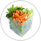 mélange de crudités rouges et verts - salades et carottes
