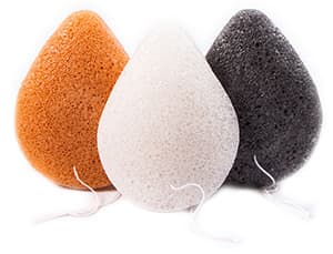 trois eponges blanche orange et noire sur un fond blanc trois eponges blanche orange et noire sur un fond blanc