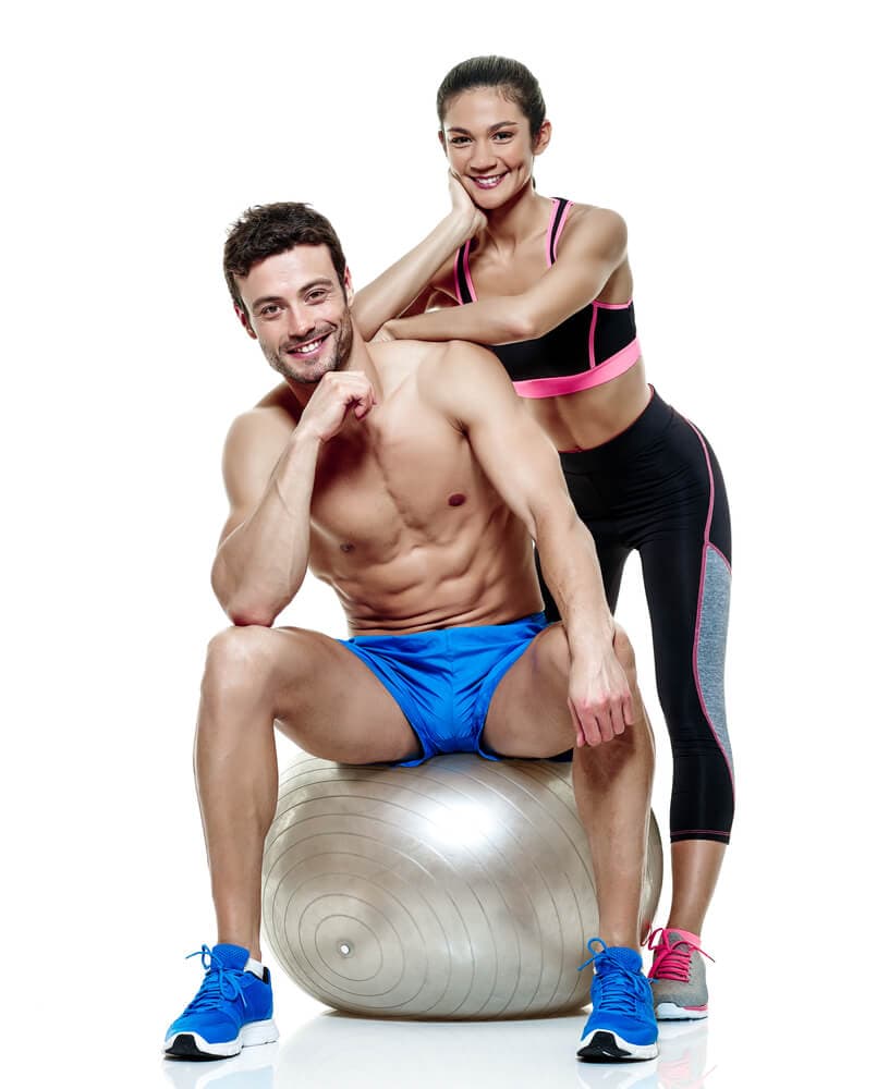 homme et femme sur un ballon gris en tenue de sport