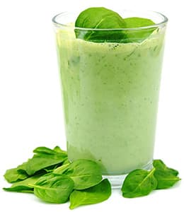grand verre rempli d'une boisson detox verte - weightworld grand verre rempli d'une boisson detox verte - weightworld