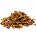 Extrait de propolis d'abeille ingrédient dans un petit tas. Le fond est blanc Extrait de propolis d'abeille ingrédient dans un petit tas. Le fond est blanc