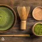 Cérémonie du thé matcha en poudre avec fouet à thé chasen bol à thé chawan cuillère à thé chashaku