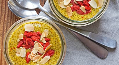 Pudding à l’ananas, lucuma et graines de chia