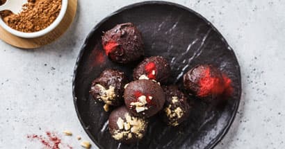 Boules énergétiques de cacao et de maca