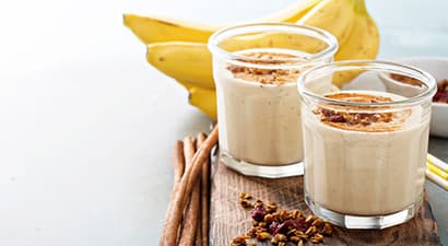 Smoothie à la banane, aux noix et au lucuma