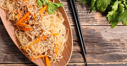 Nouilles Shirataki avec sauce au beurre et amandes