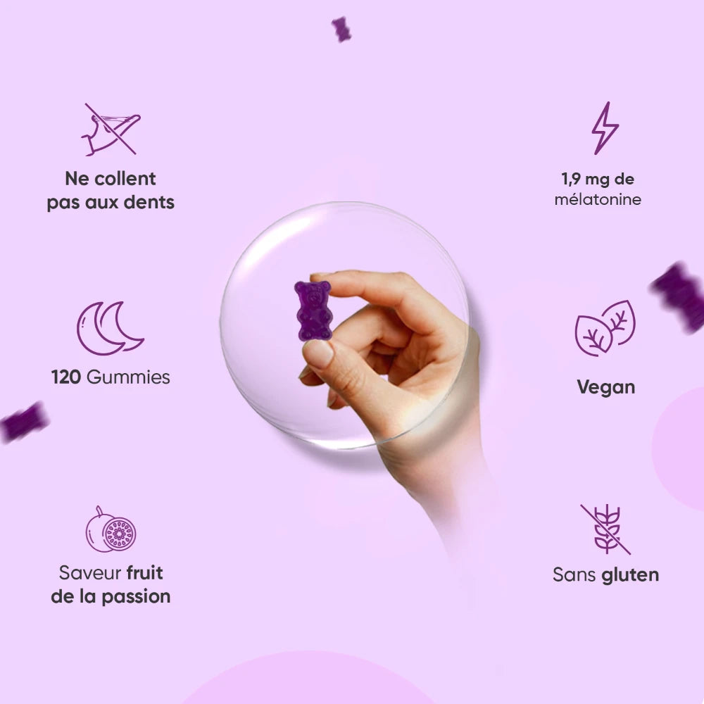 Gummies de mélatonine violets en forme d’ours, main tenant des gummies, vegan