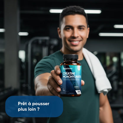 Bouteille de créatine monohydrate WeightWorld tenue en main, 270 comprimés