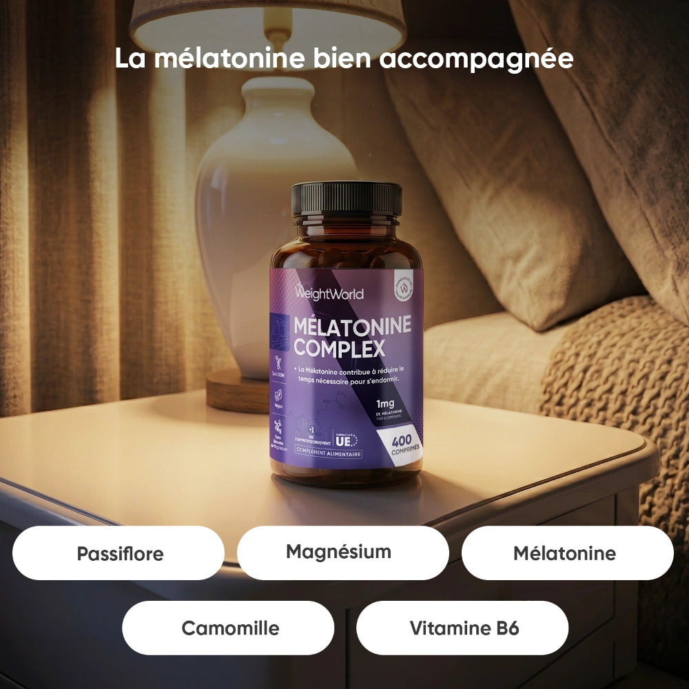 Flacon WeightWorld de mélatonine 1 mg, sur table de nuit, étiquette violette